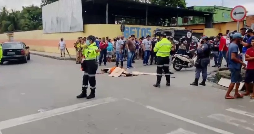 VÍDEO: Jovem morre após caçamba atingir sua motocicleta na zona Norte de Manaus