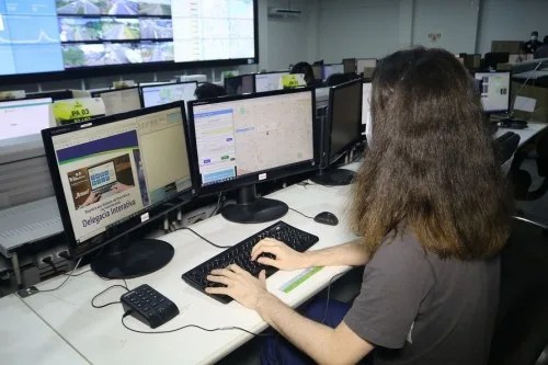 Denúncias sobre aglomeração representaram 27% das chamadas ao 190