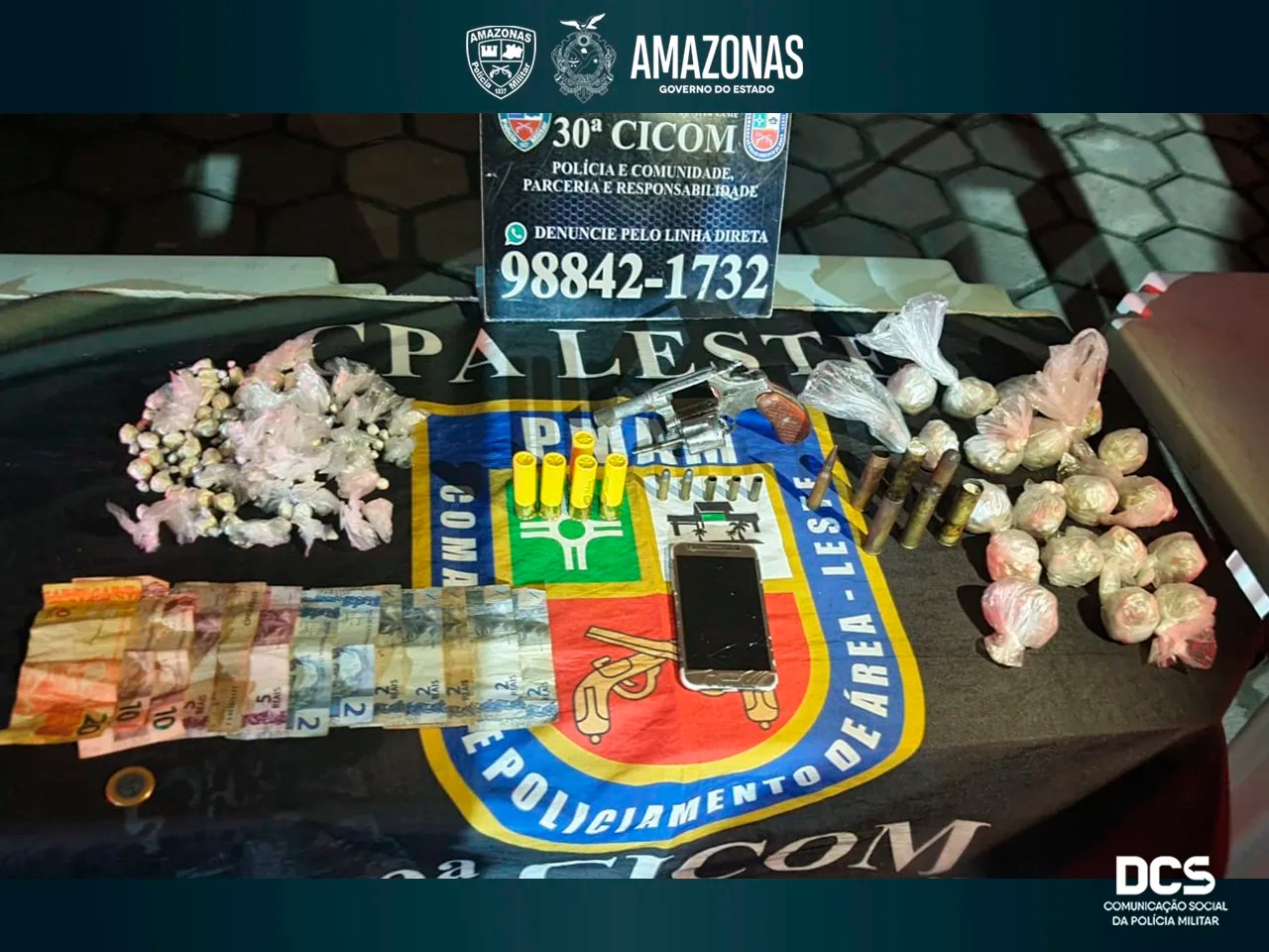 Polícia Militar apreende armas e mais de 500 porções de entorpecentes em ações na zona Leste