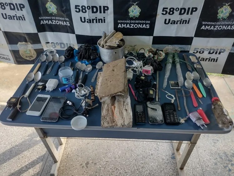 Durante revista em celas, Polícia Civil do AM encontra drogas e facas