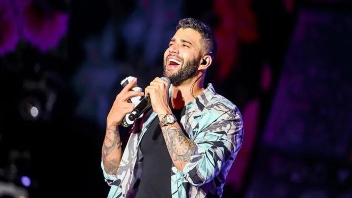 Gusttavo Lima xinga equipe durante live sertaneja e revolta fãs