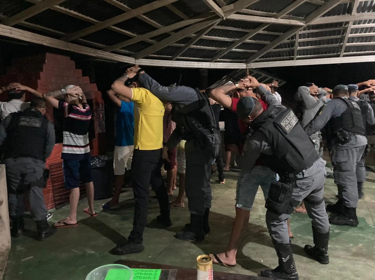 Polícia encerra duas festas clandestinas com mais de 500 pessoas no AM