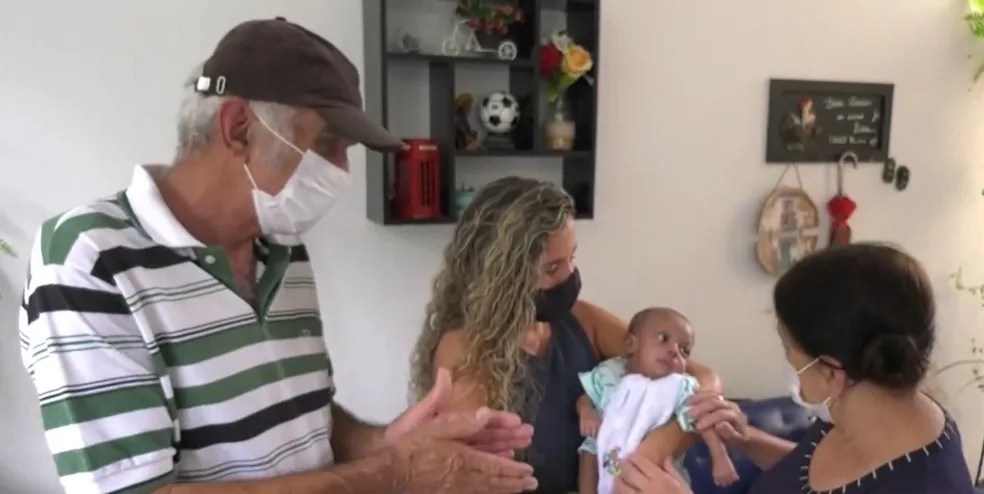 CRUELDADE: Bebê espancado pelo pai por não parar de chorar recebe alta