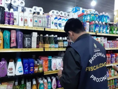 Procon-AM apreende mais de 40 Kg de alimentos em supermercado de Manaus