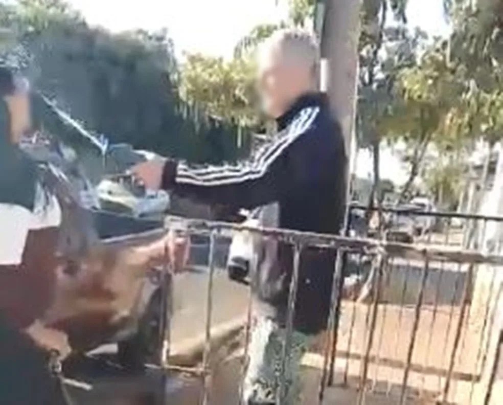 VÍDEO: Ex-patrão joga ácido em mulher após discussão