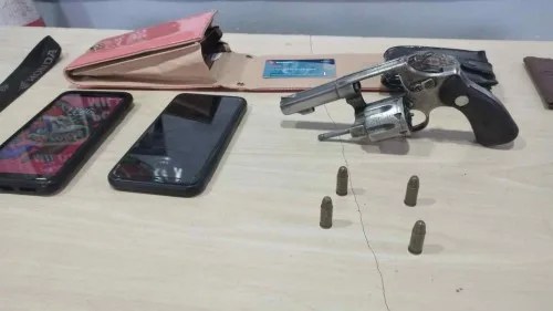 Polícia prende dupla por roubo e porte ilegal de arma de fogo, na Cidade Nova