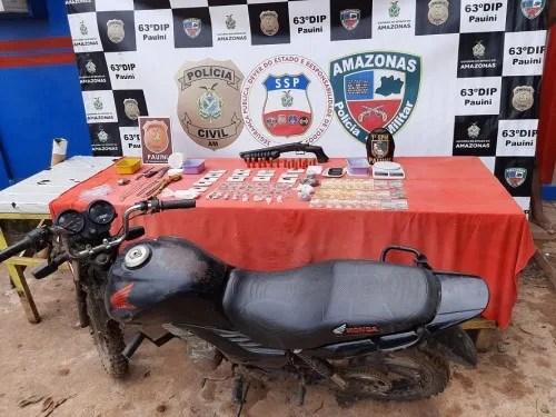 PM prende 3 suspeitos por tráfico de drogas e porte ilegal de arma no AM