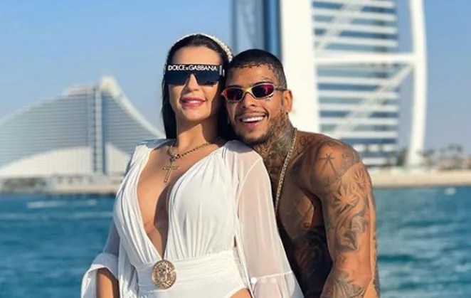 Viúva de Kevin diz que amigos eram “sanguessugas do sucesso” do marido