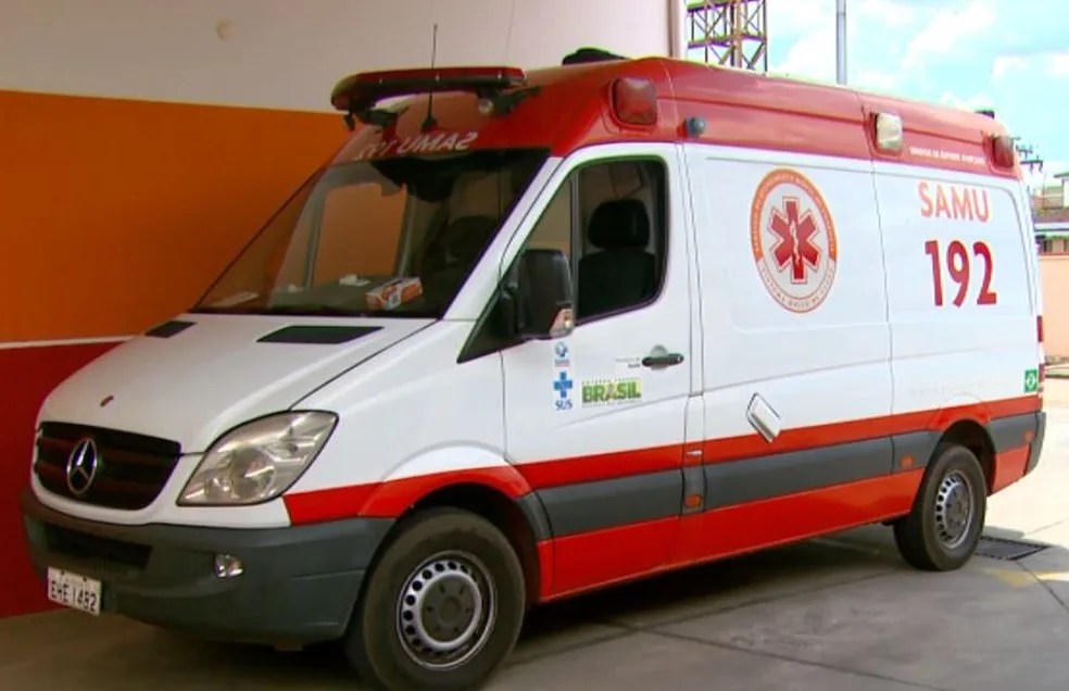Possível tentativa de homicídio: Nesta madrugada, mulher é baleada ao adentrar em carro.