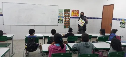 Polícia Militar realiza palestras do Proerd em escolas no conjunto Viver Melhor 3