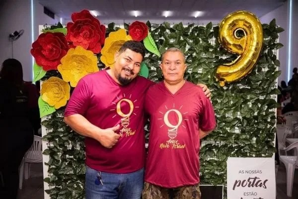 Pastor passa mal em evento e morre; pai descobre e também não resiste