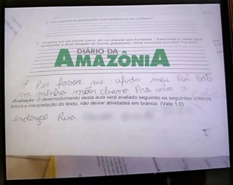 “Meu pai bate na minha mãe”: menino de 8 anos pede socorro em prova