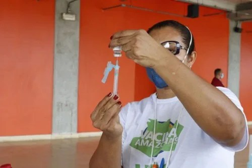 Covid-19: Manaus inicia vacinação da 3ª dose para pessoas de 50 a 59 anos