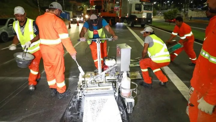 Prefeitura de Manaus revitaliza sinalização na avenida Torquato Tapajós