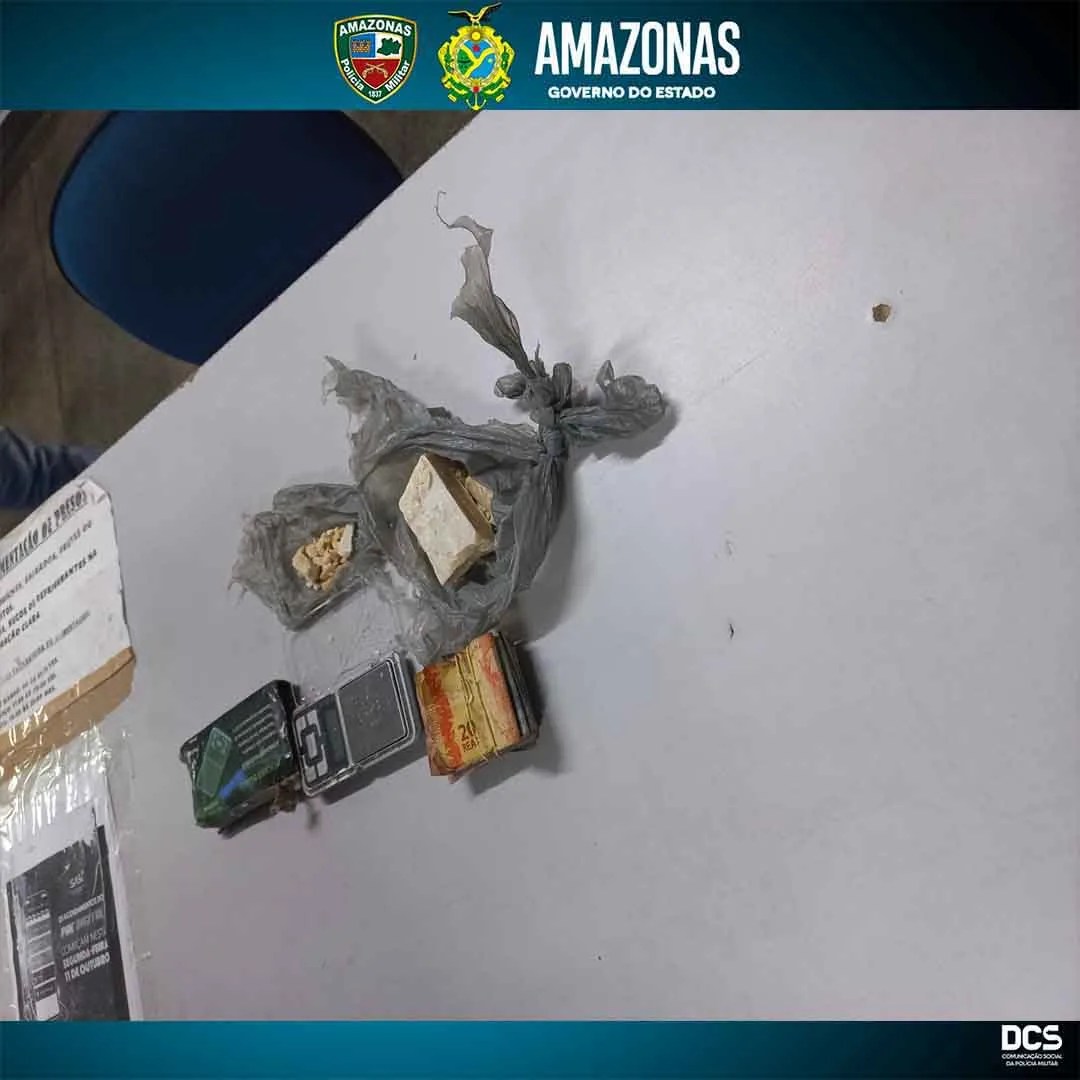 Dupla é presa com drogas e dinheiro no Centro de Manaus