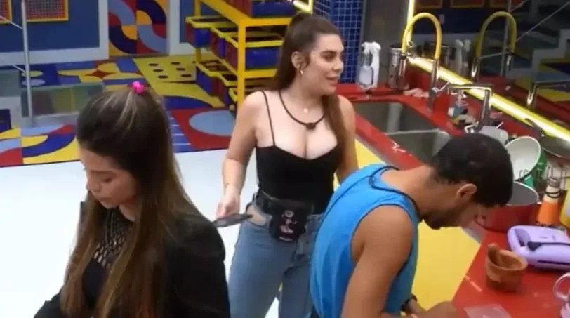 Naiara Azevedo dispara: “A bruaca da Eslô fez a gente perder estalecas”