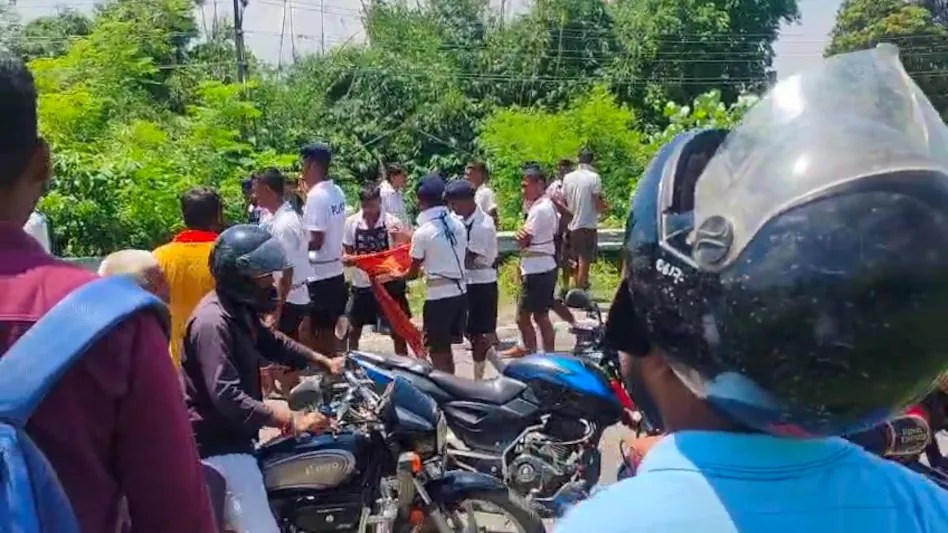 बेगूसराय में बड़ा सड़क हादसा, होमगार्ड जवानों से भरी बस पलटी