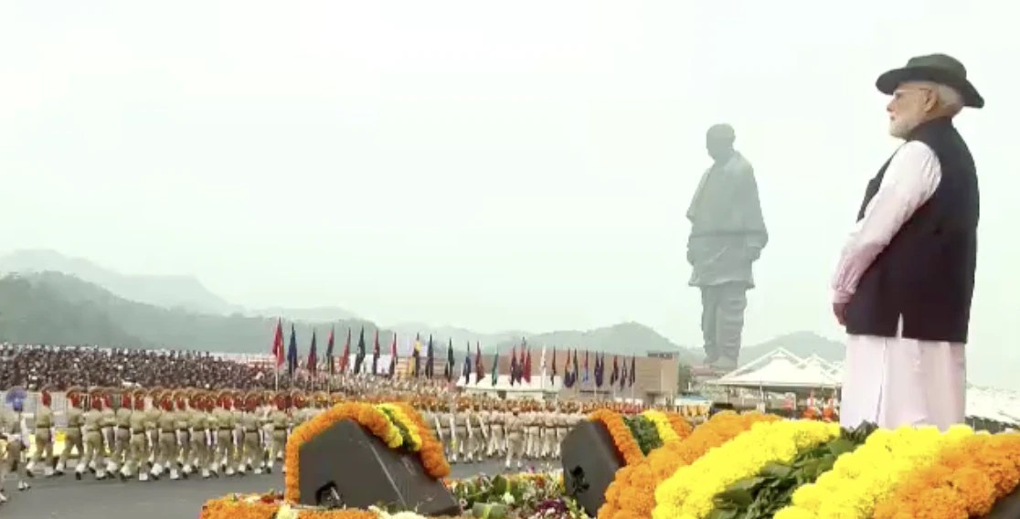 पीएम मोदी ने दी श्रद्धांजलि, एकता परेड और एयर शो ने बढ़ाया गौरव