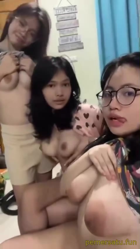 Toket 3 Sahabat Pamer