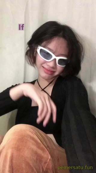 P21 Sherly Tiktoker 18yo Kacamata Viral