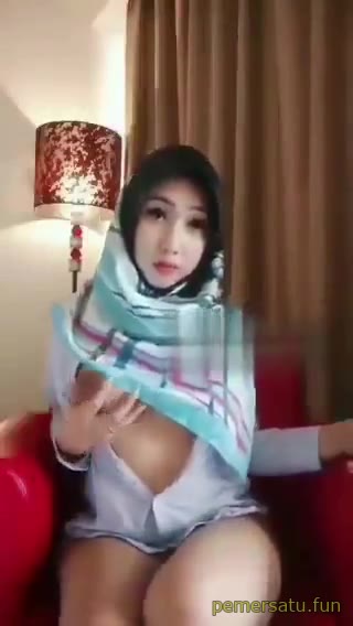 Bulat Cewek Jilbab Pamer Toket