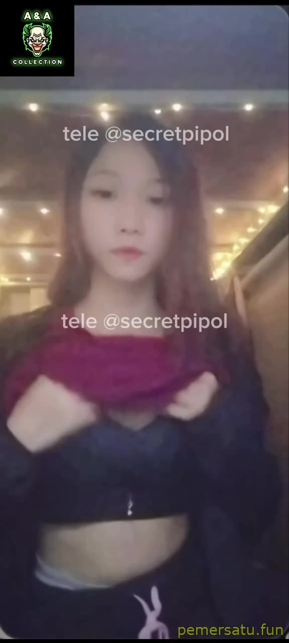 Suhu Jilbab Abu Keliatan Lugu Padahal