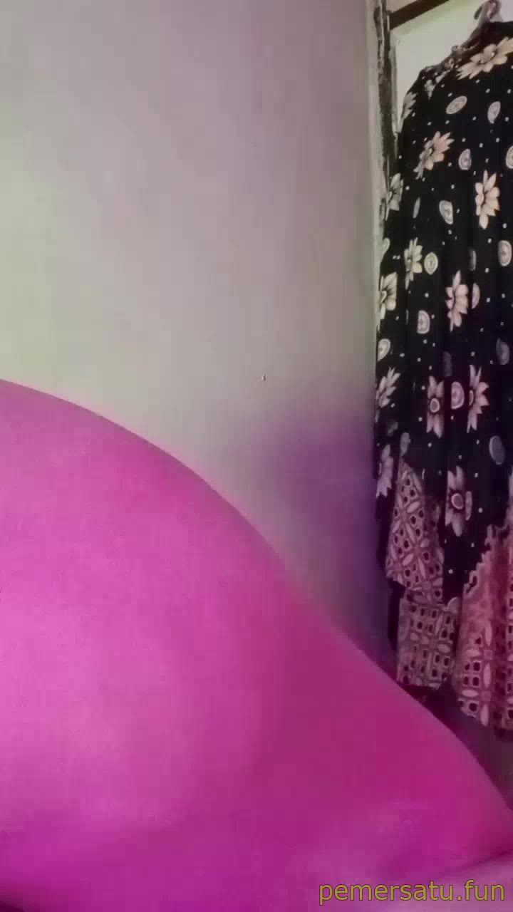 P6 Alter Anggie V2 Tocil Berkacamata Colok Memek 