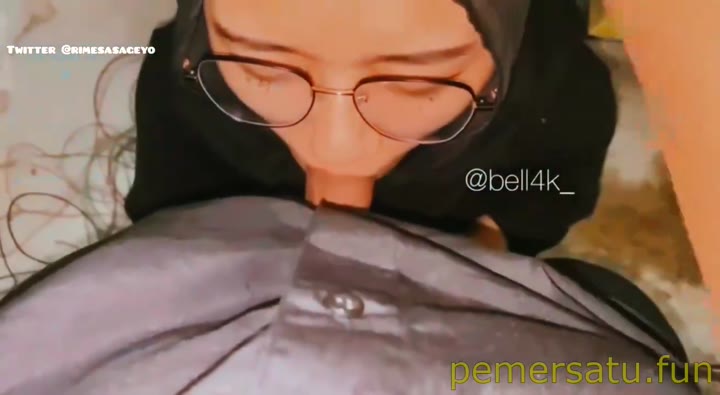 P4 Astrabella Hijab Kacamata Abg 18yo Sepong
