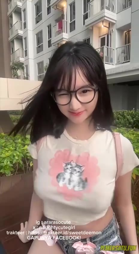 P1 Ararasocute Kacamata Putih Mulus