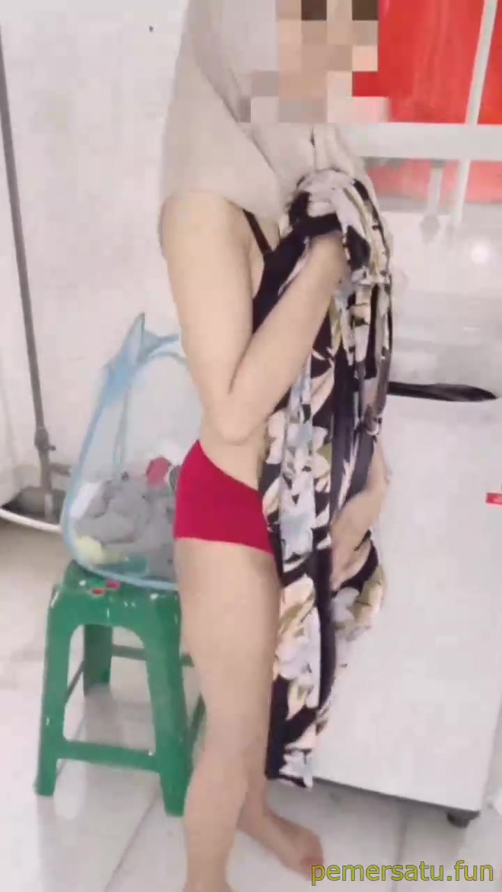 Telanjang Jilbab Mau Nyuci