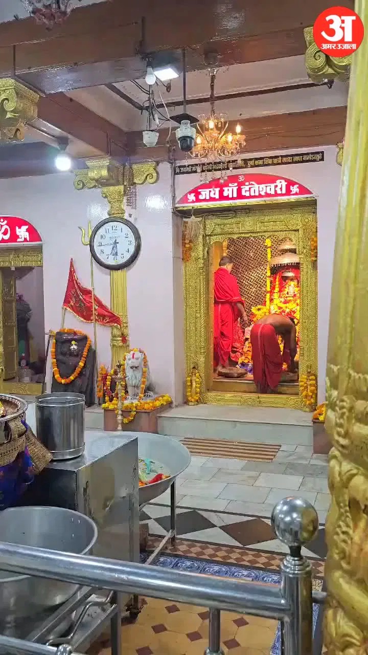 सीजी- जगदलपुर: स्टाइपेंड बढ़ाने की मांग पर डॉक्टरों का अनोखा प्रदर्शन, मां दंतेश्वरी को सौंपी अर्जी – INA