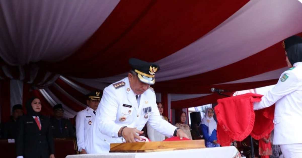 Bupati Anton Pimpin Upacara Penurunan Bendara HUT RI ke 80