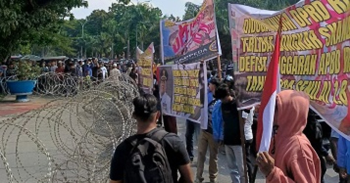 Tuntut Pembentukan Pansus, Ratusan Massa Demo di DPRD Riau Usut Defisit APBD 2024