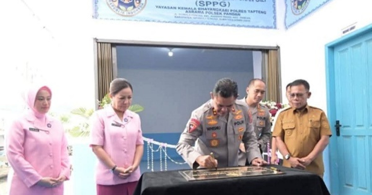 Bupati Tapteng Dampingi Kapolda Sumut Resmikan SPPG Yayasan Kemala Bhayangkari Polres Tapteng