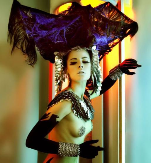 Diva de Bruno Barbeyrolle | © Erik Warknine, Rébecca Saray, stylisme : Anillarte, modèle : Elena Bazan Rivas