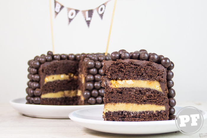 Bolo de Chocolate e Amendoim Recheado