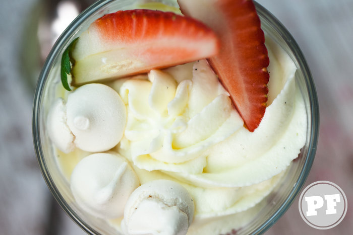 Eton Mess: Verrine de Morango e Chantilly por PratoFundo.com