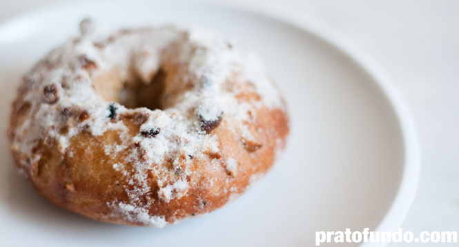 Sonho Assado de Canela & Cardamomo (Baked Doughnuts)
