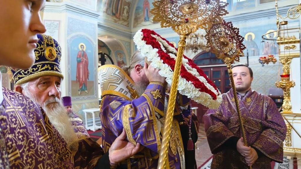 Митрополит Пантелеимон совершил богослужение Происхождения честных древ Животворящего Креста Господня