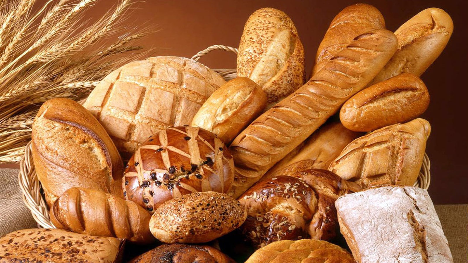 Loaves of bread in a wicker basket representing biblical fasting