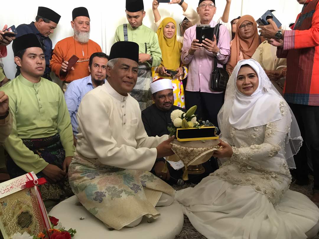 Jalaluddin, 63, dinikahkan abang kepada rapidah, . Selamat Pengantin Baru Datuk Jalaluddin Dan Rapidah Prebiu Com