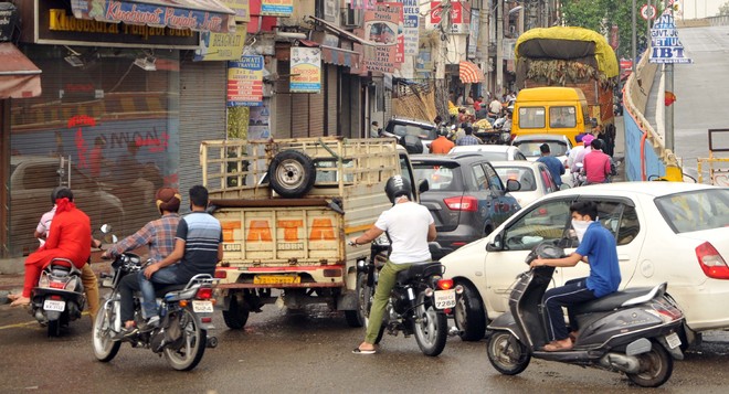 Amid surge in cases, COVID-19 protocol thrown to winds