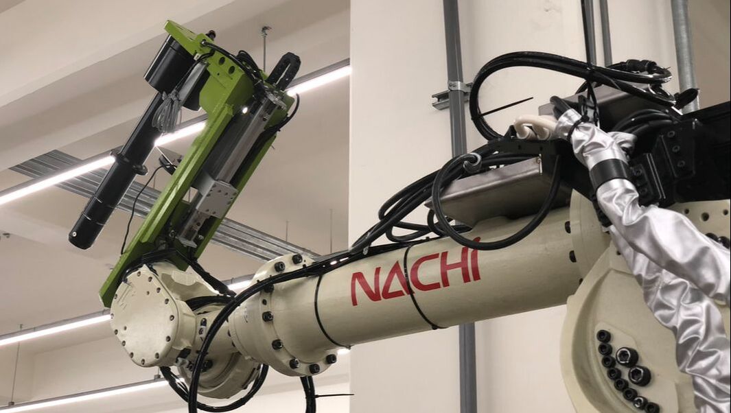 化学ラインにおけるロボット搬送