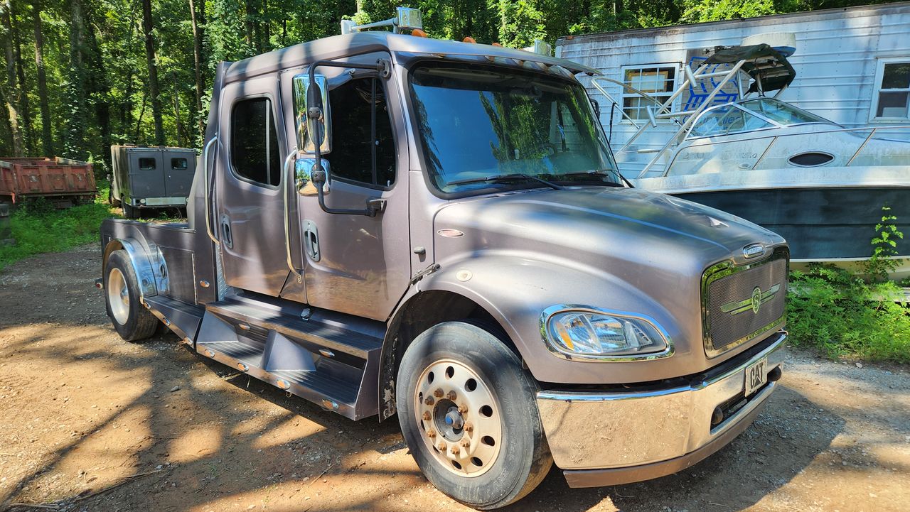2006 Freightliner M2-106 Cat Sportchassis US25096824