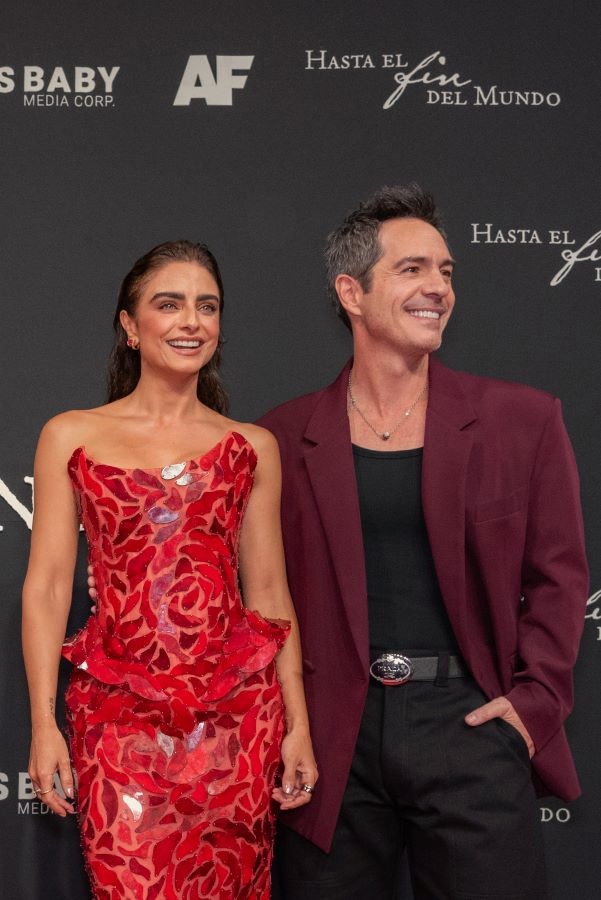 HASTA EL FIN DEL MUNDO - MEXICO - PREMIERE - 4- AISLINN DERBEZ - MAURICIO OCHMANN