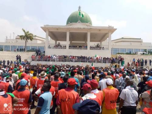 National Assembly Workers Suspend Strike
