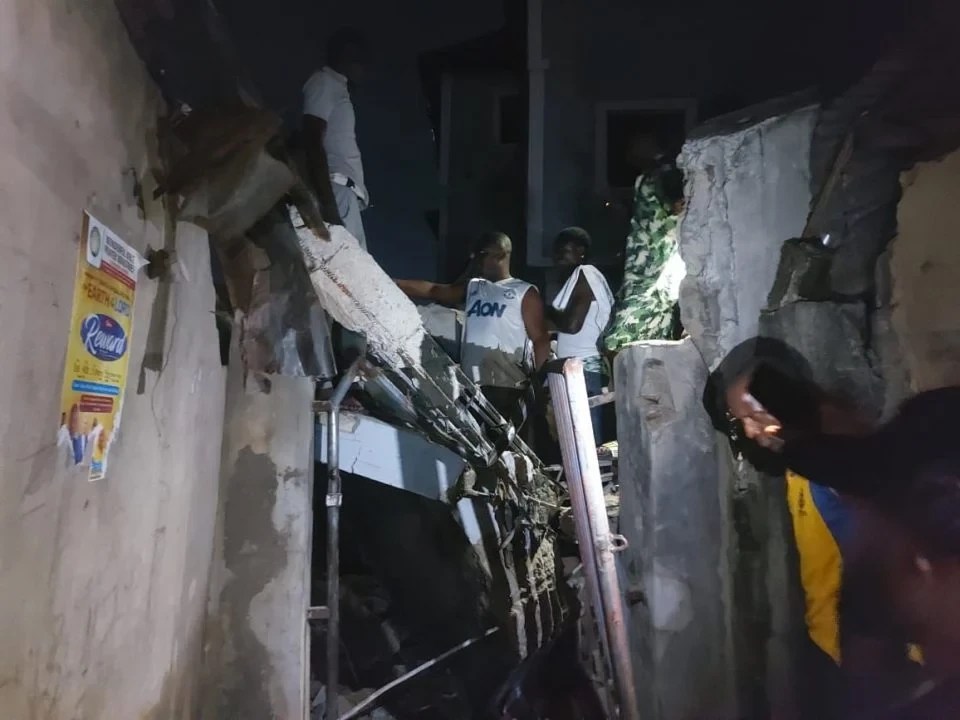 Two Die In Lagos As Tank Scaffolding of 2 Storey Building Collapses