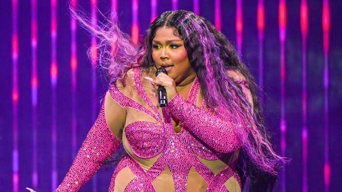 Singer, Lizzo quits music