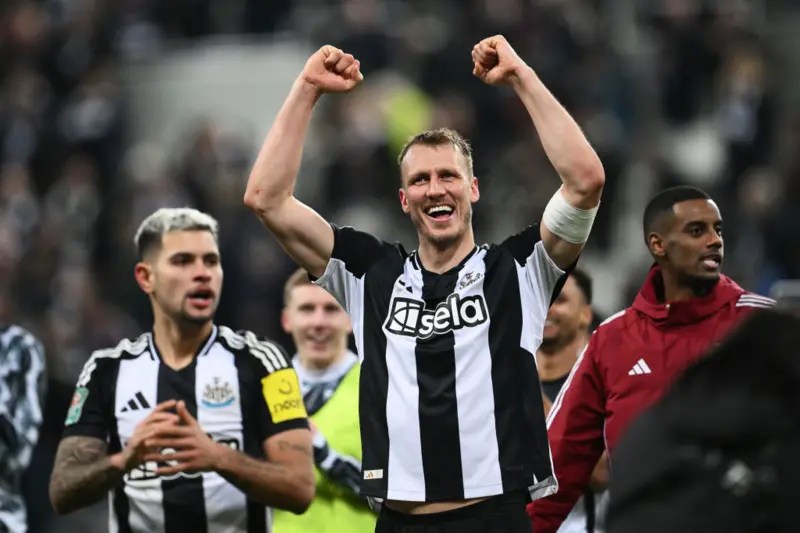 Newcastle wins Arsenal 2-0 to reach League cup final