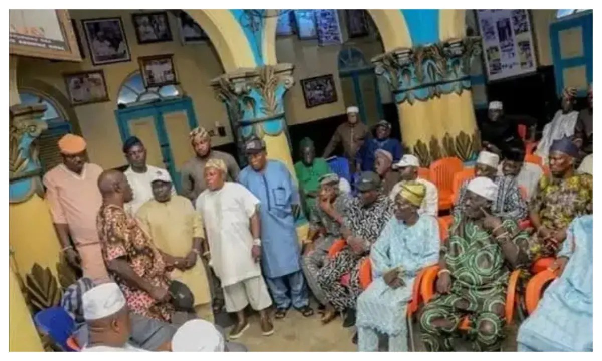 Six Lagos chiefs dethroned for attending LP campaign